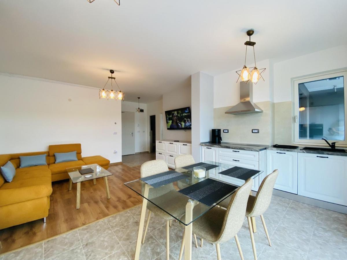 Deluxe Apartment With Balcony And Private Parking In Colvmna Residence クルージュ＝ナポカ エクステリア 写真