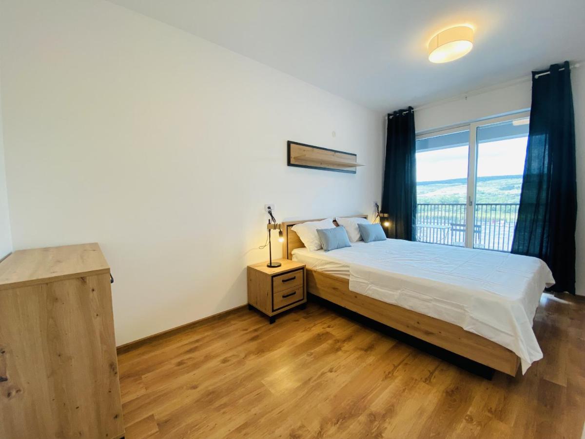 Deluxe Apartment With Balcony And Private Parking In Colvmna Residence クルージュ＝ナポカ エクステリア 写真