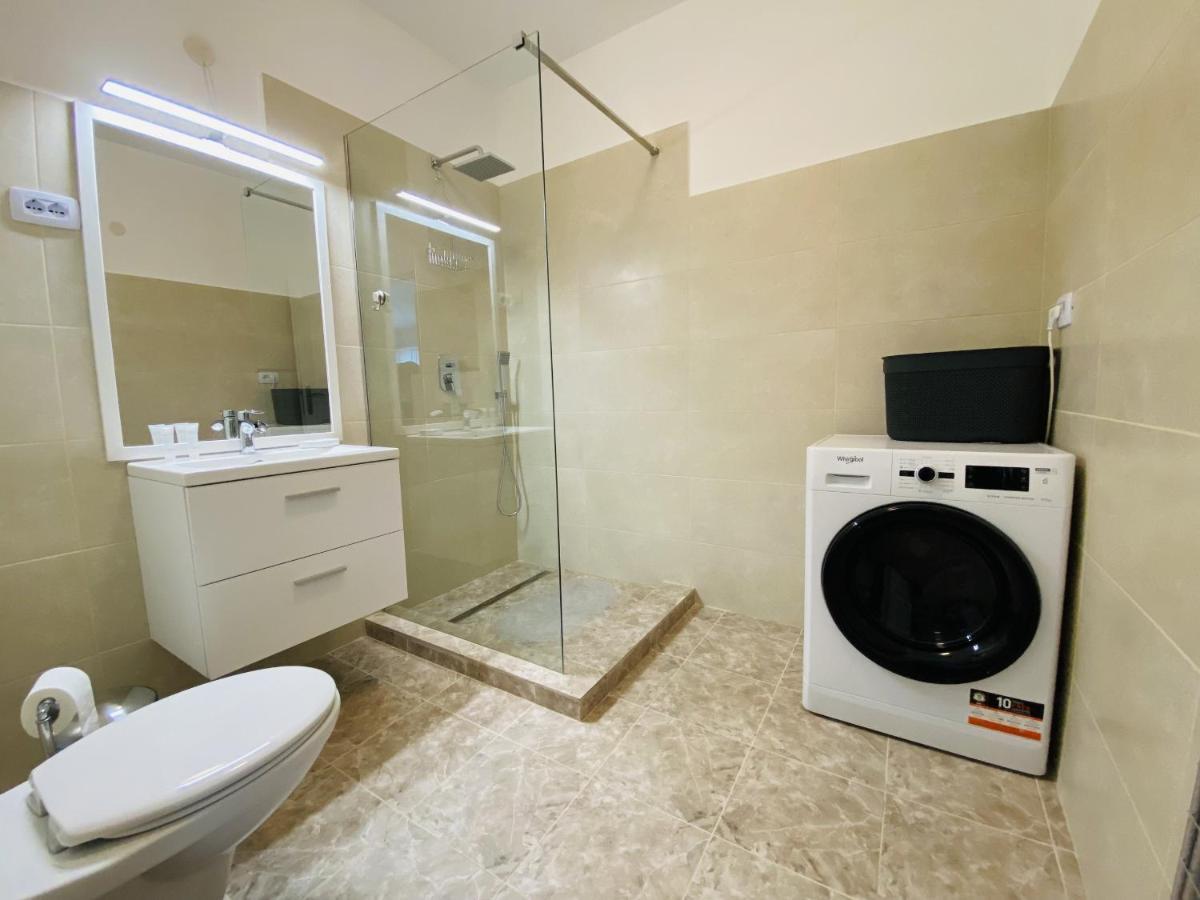 Deluxe Apartment With Balcony And Private Parking In Colvmna Residence クルージュ＝ナポカ エクステリア 写真
